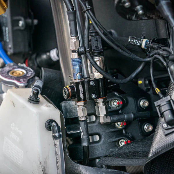 Distribuidor de 3 vías / Bloque de conexión para el freno delantero WorldSSP Feel Racing Ducati Panigale V2 955 (20-24) FR.05.KIT 