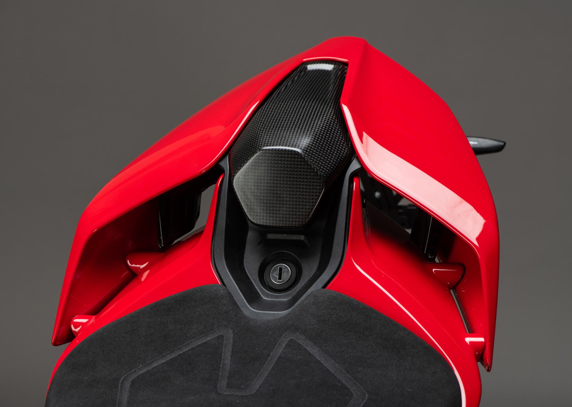 Carbon passenger seat cover LighTech Ducati Panigale V4/S (25-26) CARD2492M 