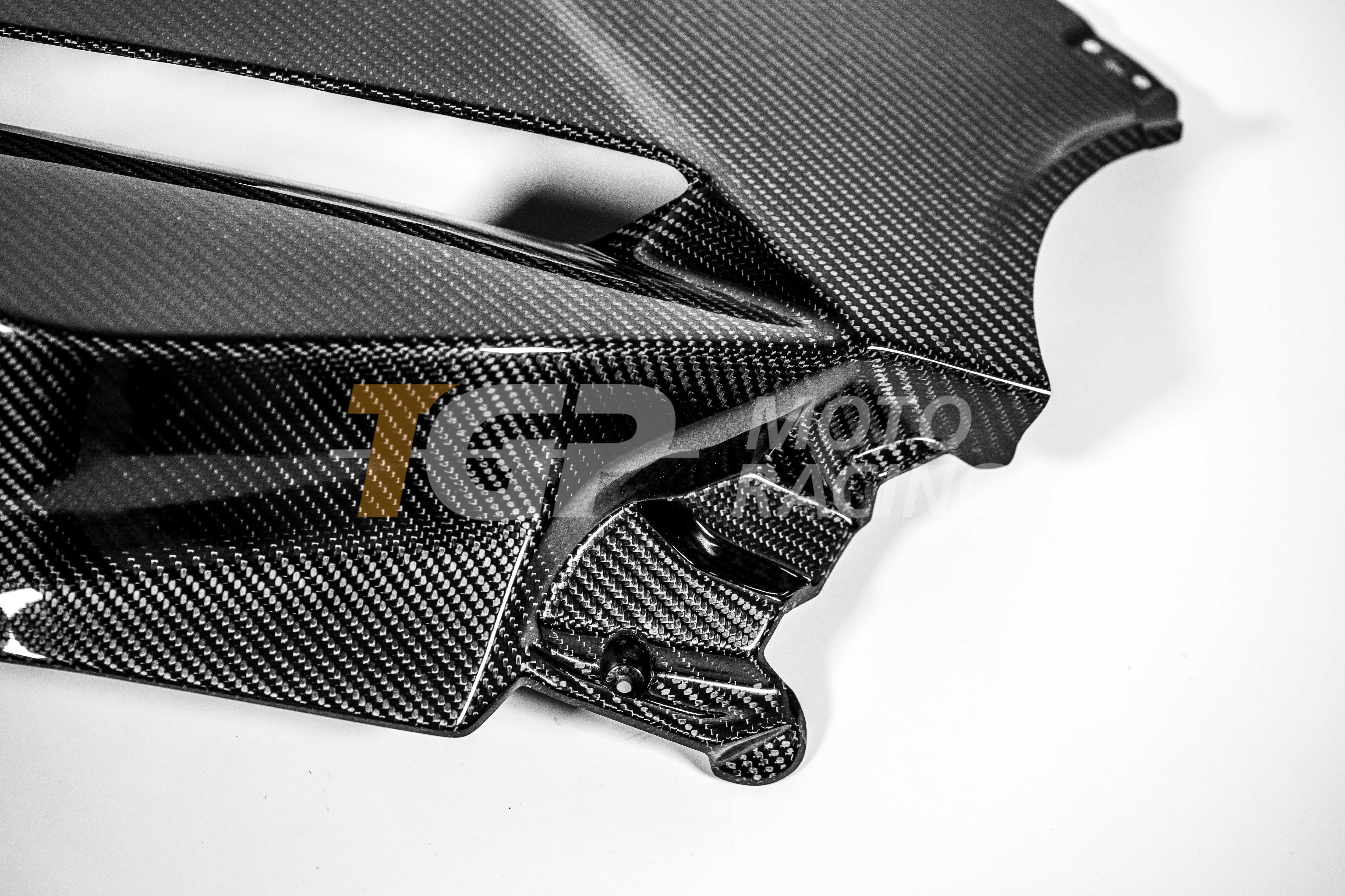 Right side panel 200g carbon AP Carbon Line Ducati Panigale V4 R (2026) 