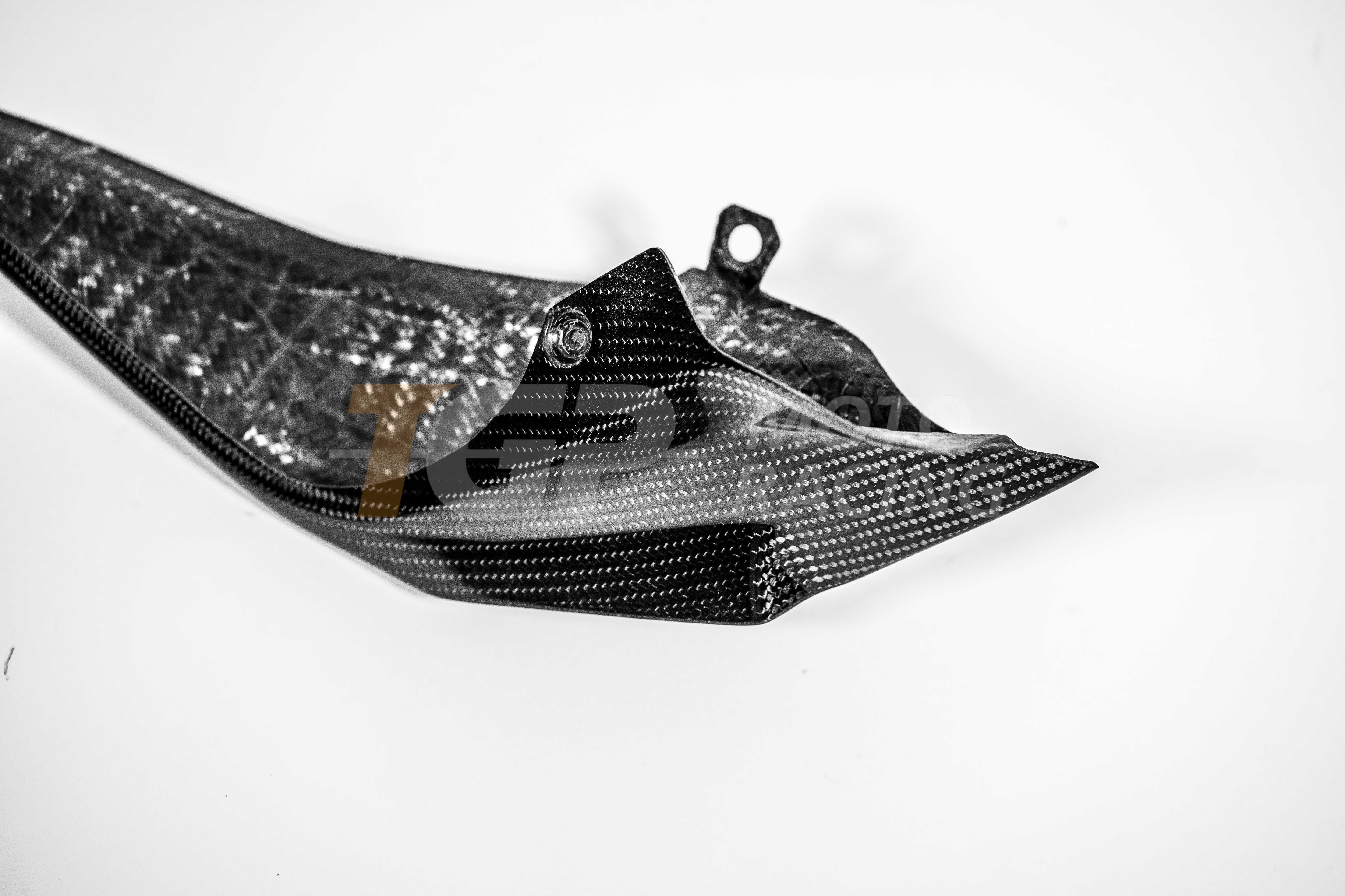 Rear fairing left 200g carbon AP Carbon Line for Ducati Panigale V4/S/R (25-26) 