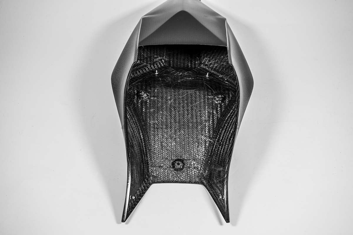 Carénage trasero 200g AP Carbon Line Aprilia RSV4/RR/1100 Factory (21-25) 