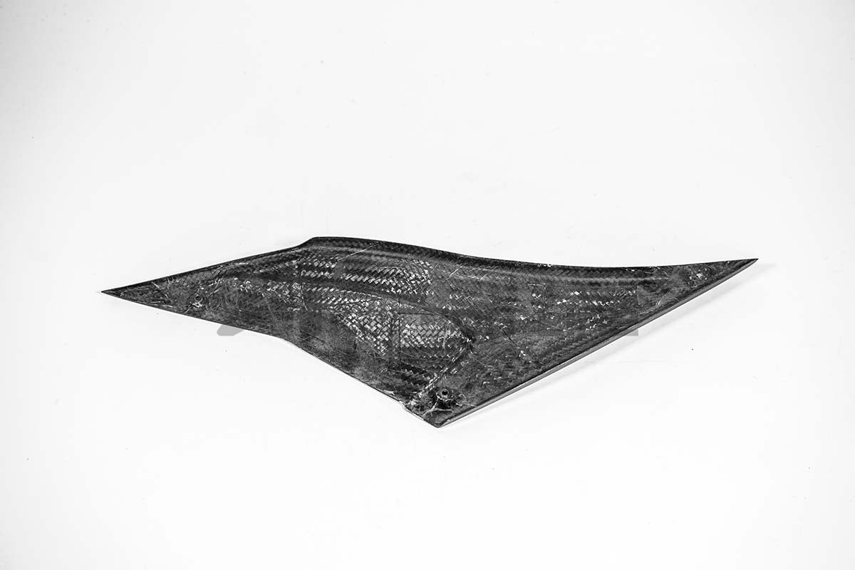 Tank part below right 200g AP Carbon Line Aprilia RSV4/RR/1100 Factory (21-25)