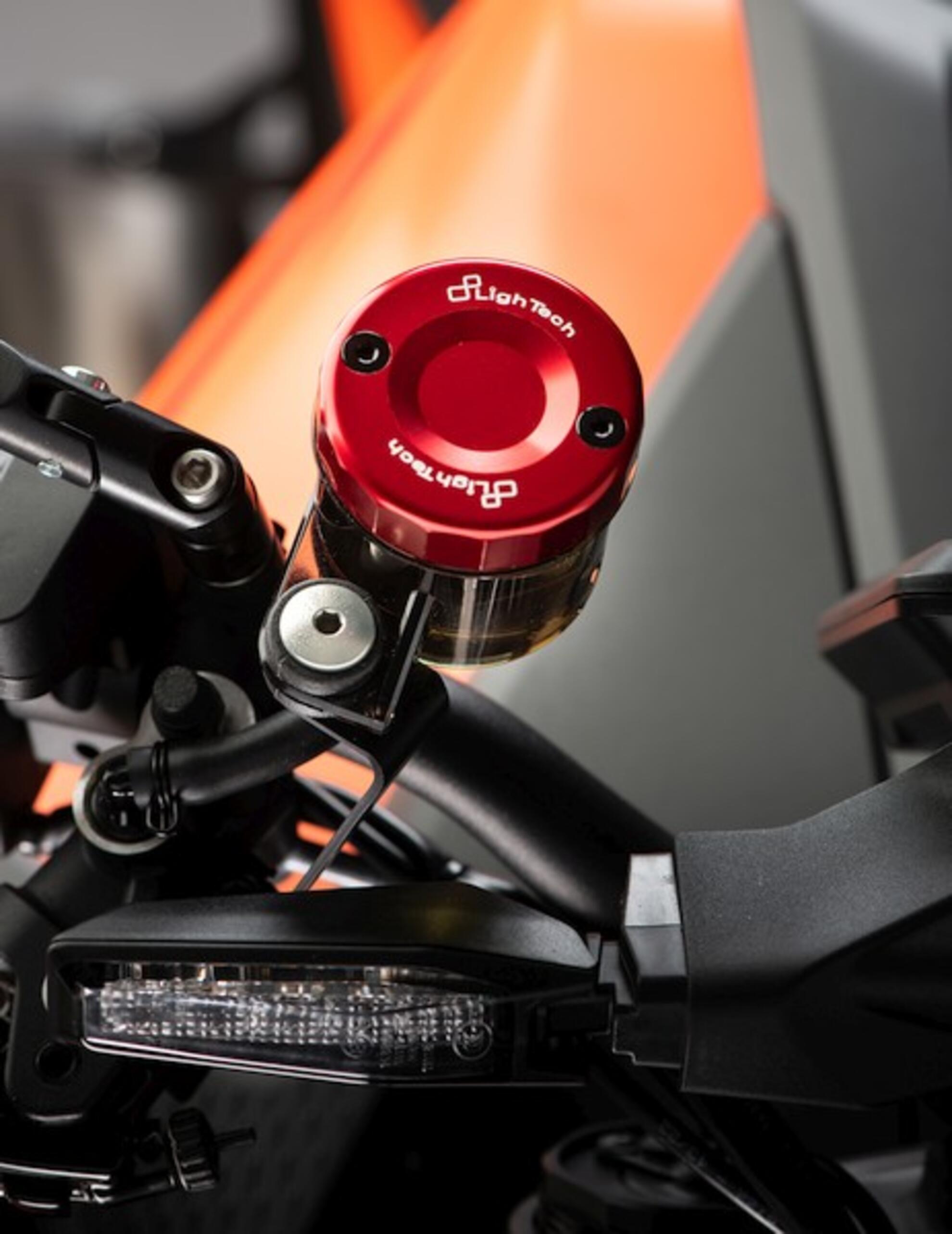 Compensation container lid at the front Light-tech Ducati Panigale 959 (16-19) FBC04