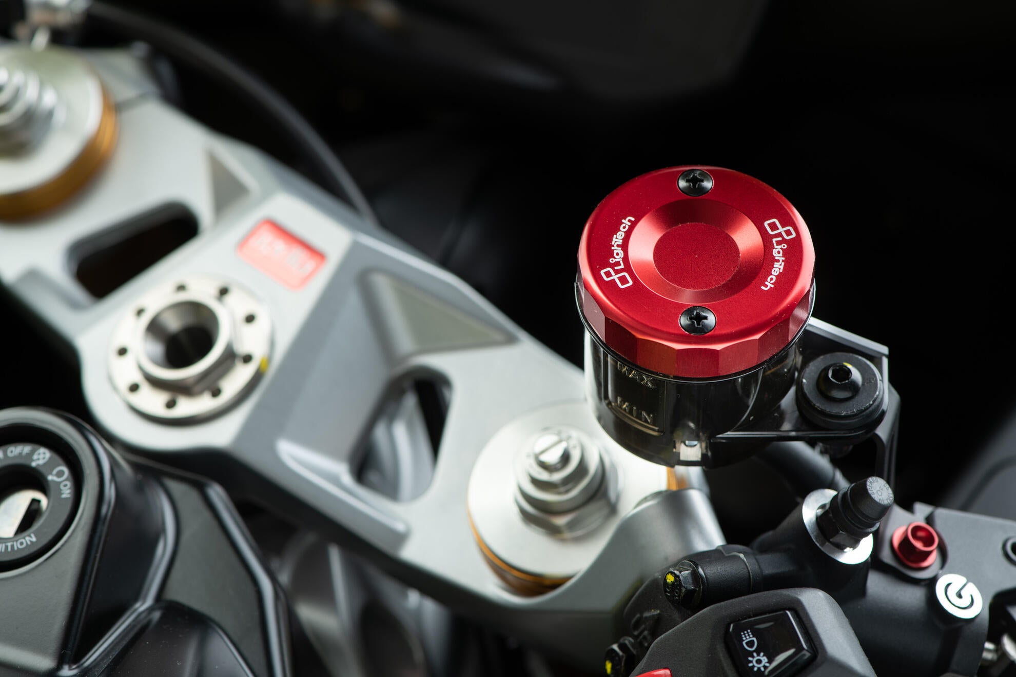 Compensation container lid at the front Light-tech Ducati Panigale 959 (16-19) FBC04