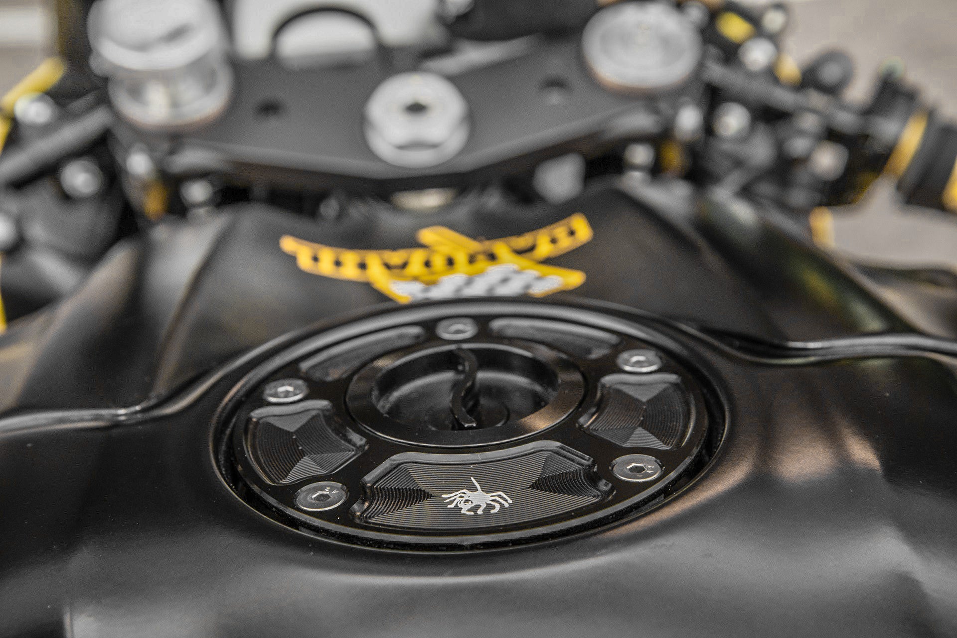 Tapa de tanque de cierre rápido Spider Racing Yamaha YZF-R1/M RN32, RN49 y RN65 (15-25) 60.Y01 